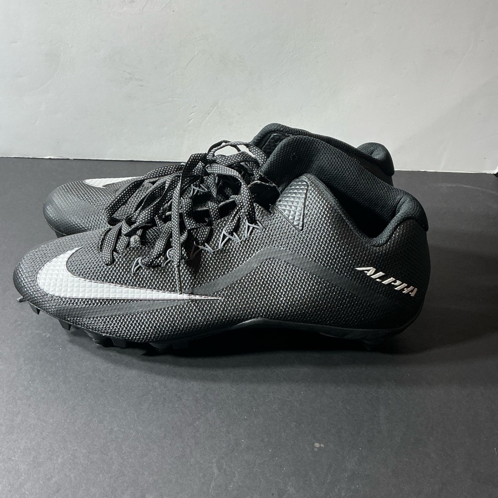Nike Black and white Soccer Cleats - Picture 2 of 6